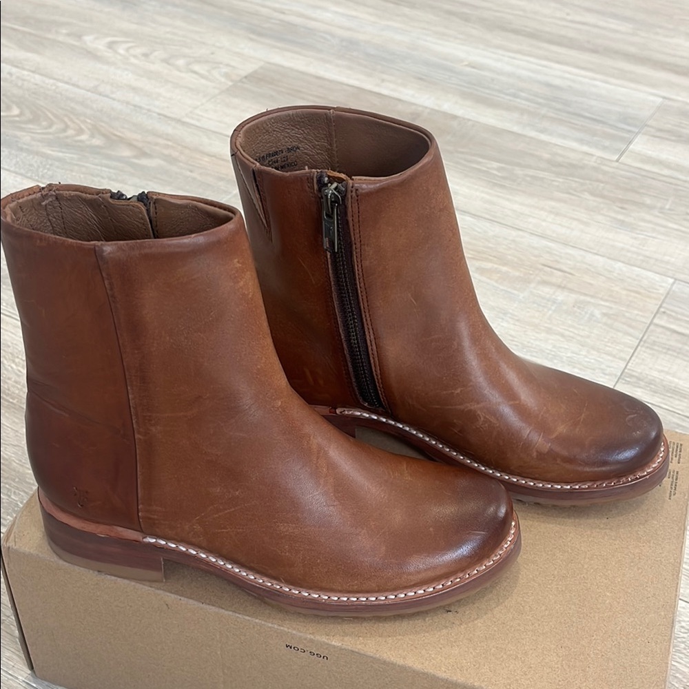 NWT FRYE Bronze Leather Veronica Ankle Boots Size: 6.5